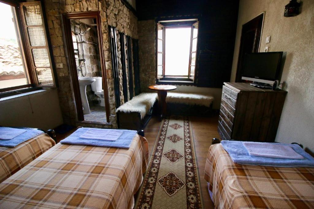 Hotel Nasho Vruho ベラト エクステリア 写真