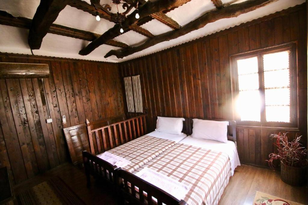 Hotel Nasho Vruho ベラト エクステリア 写真