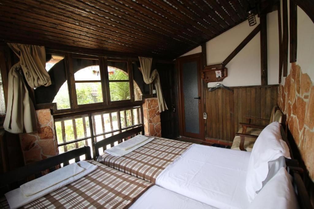 Hotel Nasho Vruho ベラト エクステリア 写真
