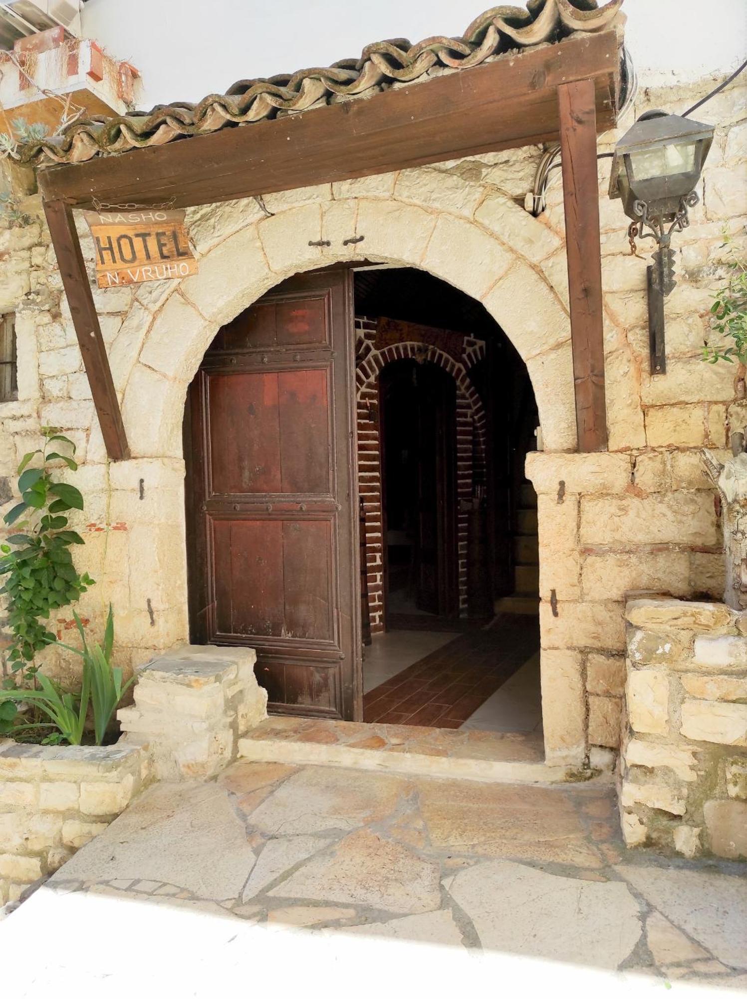 Hotel Nasho Vruho ベラト エクステリア 写真